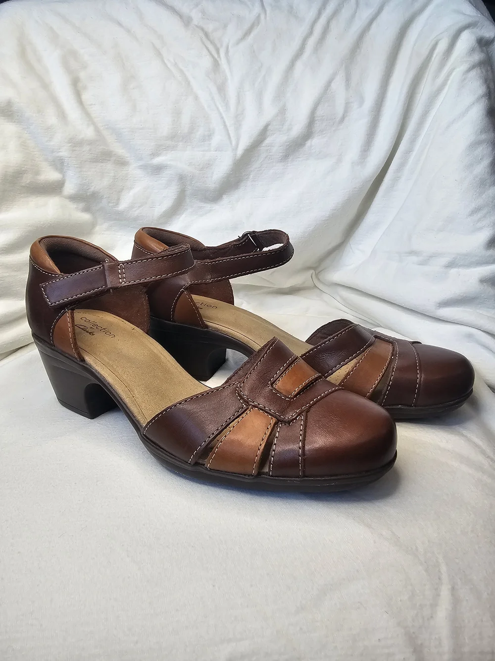 Clarks Emily Daisy Heels Two-tone Dark Tan Leather Design Low Heel Ankle Strap